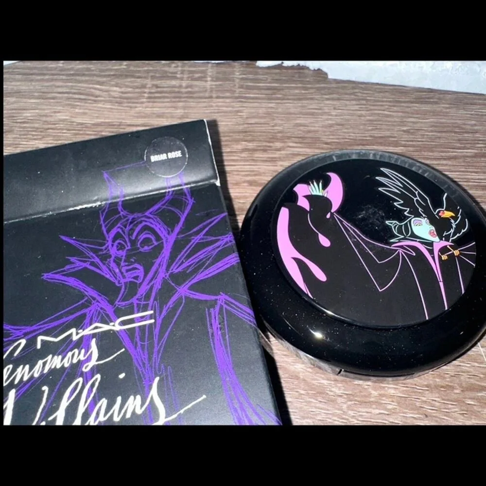 MAC Cosmetics Beauty Powder Blush BRIAR‎ ROSE Disney Venomous Villains Compact
